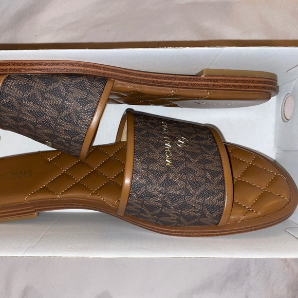 Brand New Michael Kors Signature Logo Salma Slide - Picture 4 of 6
